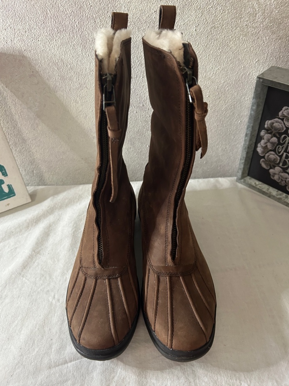 UGG Women's Chestnut Brown Shearling-Lined Zip Winter Boots